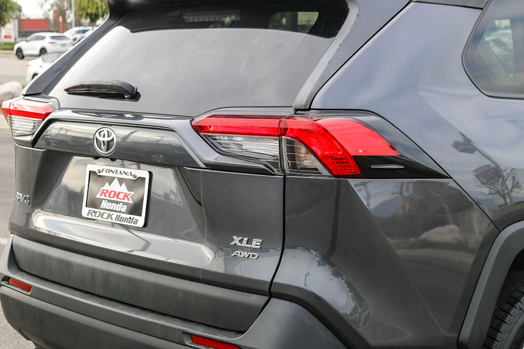 2021 Toyota RAV4 XLE 25