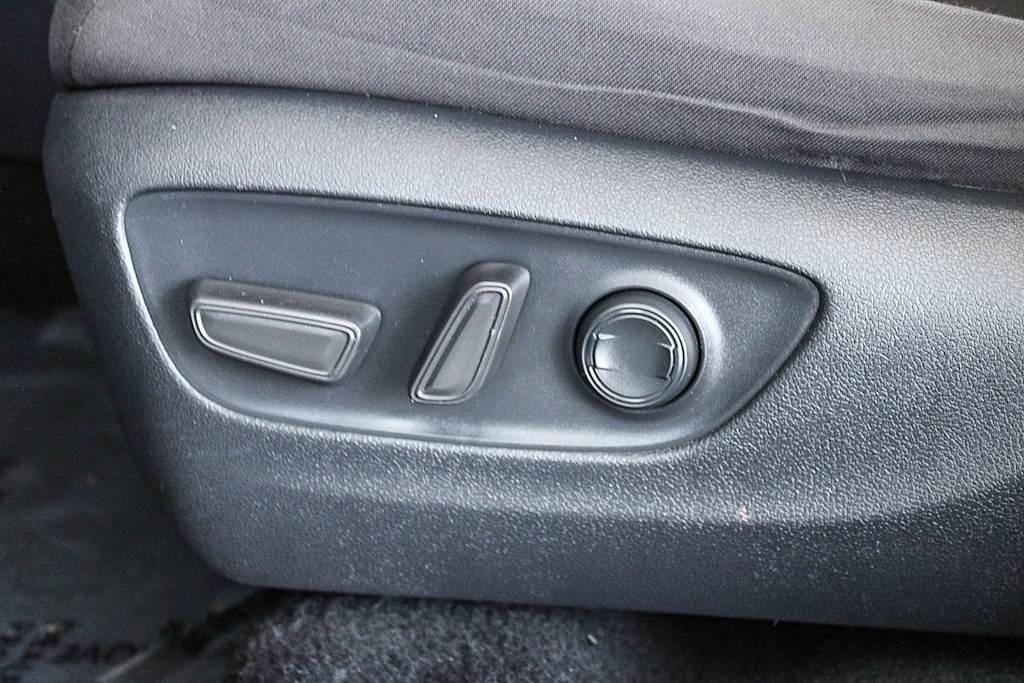 Thumbnail: 2021 Toyota RAV4 - 23
