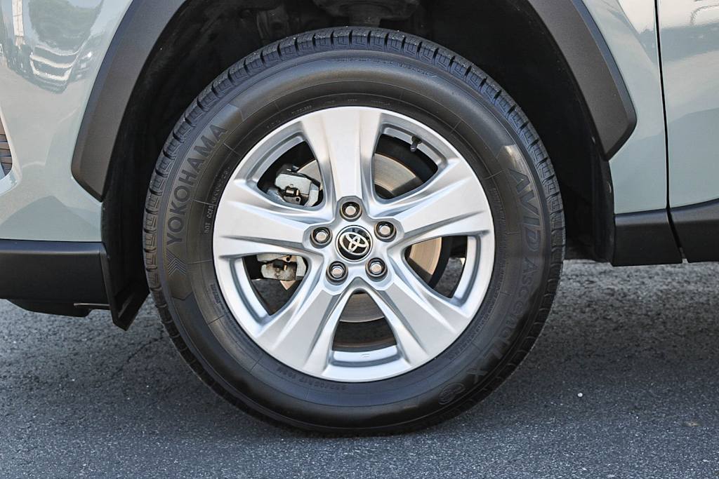 Thumbnail: 2021 Toyota RAV4 - 22