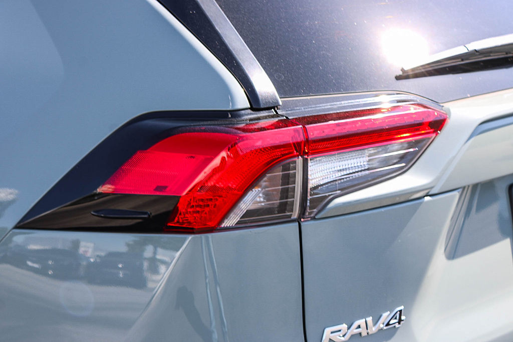 Thumbnail: 2021 Toyota RAV4 - 21