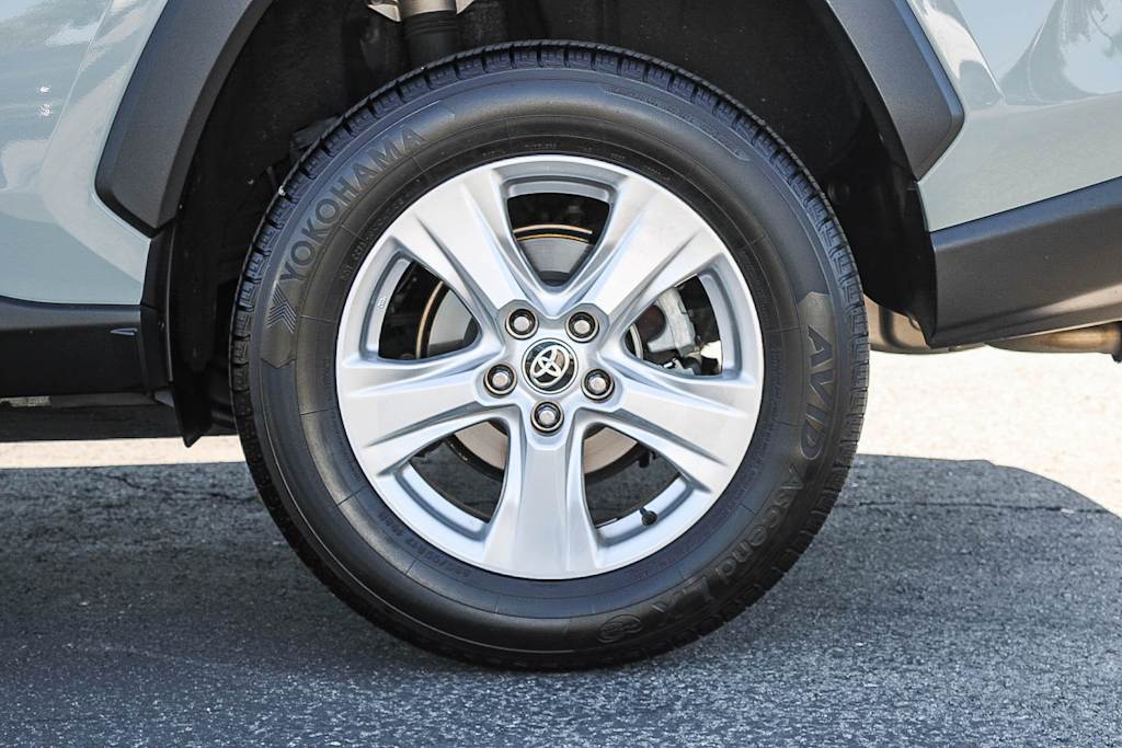 Thumbnail: 2021 Toyota RAV4 - 6