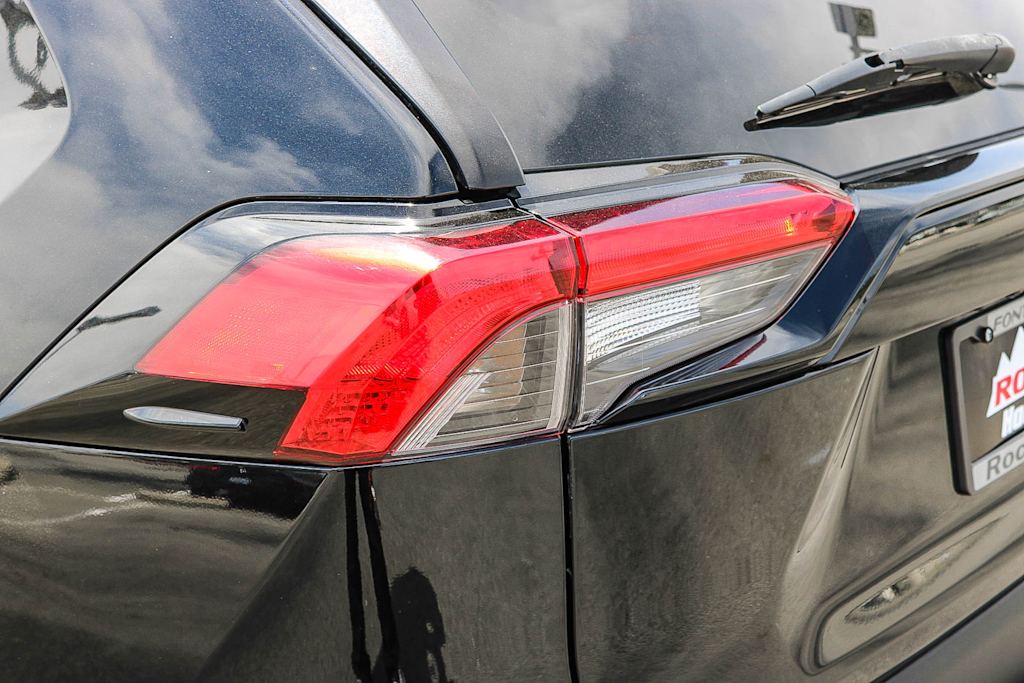 Thumbnail: 2021 Toyota RAV4 - 21