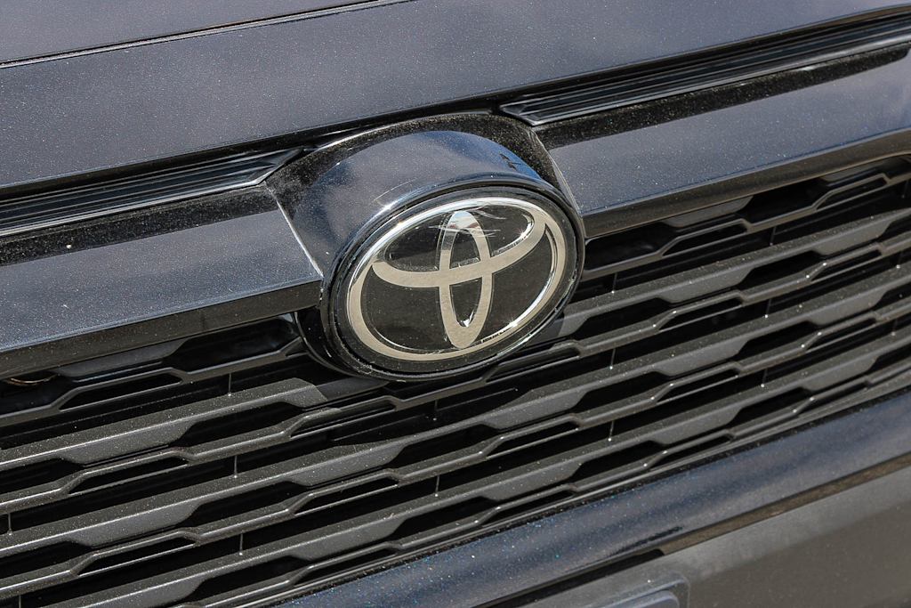 Thumbnail: 2021 Toyota RAV4 - 6