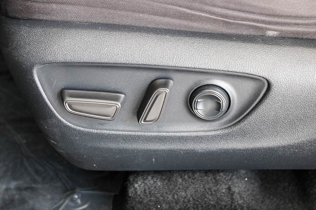 Thumbnail: 2021 Toyota RAV4 - 23