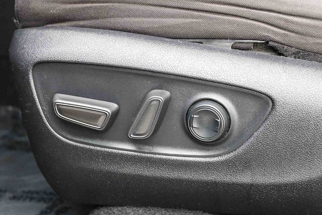 Thumbnail: 2020 Toyota RAV4 - 23