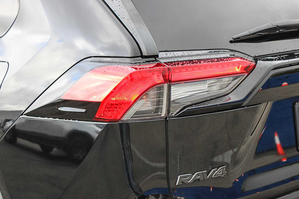 Thumbnail: 2020 Toyota RAV4 - 21