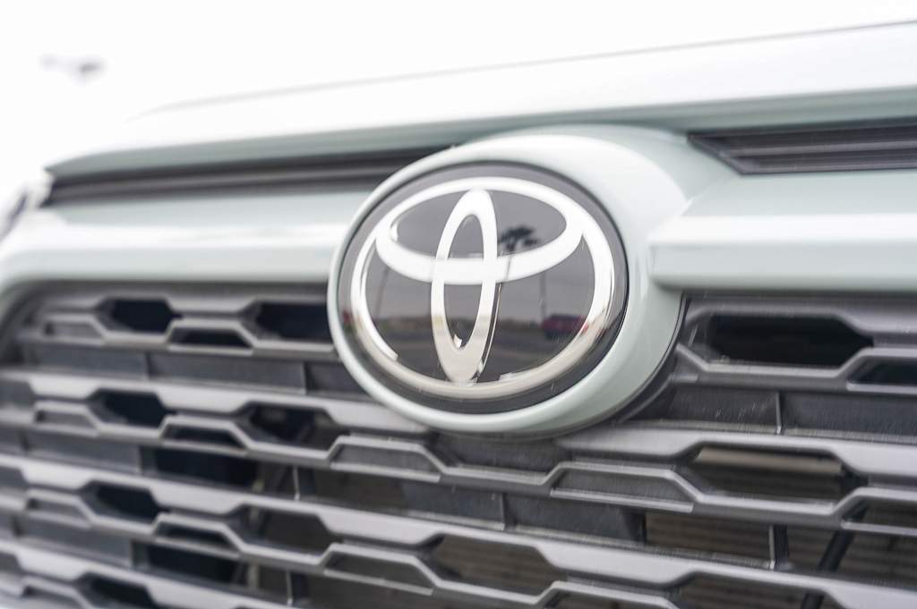 Thumbnail: 2023 Toyota RAV4 - 6
