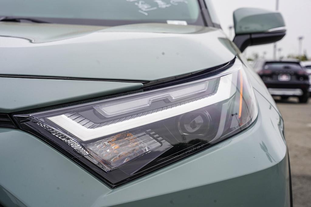 Thumbnail: 2023 Toyota RAV4 - 23