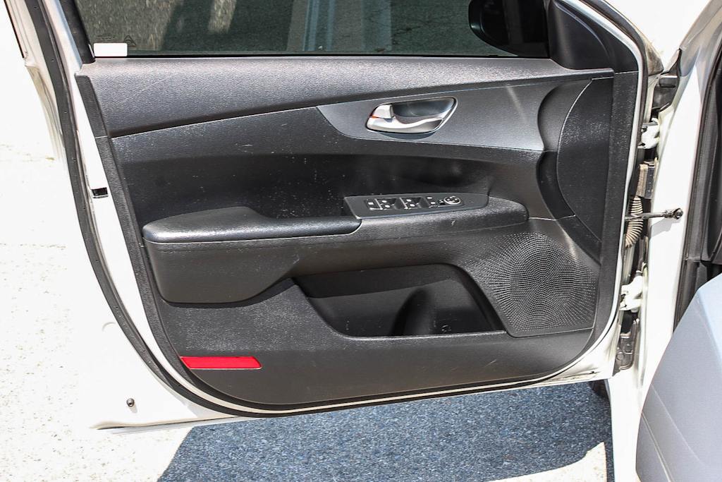 Thumbnail: 2020 Kia Forte - 25