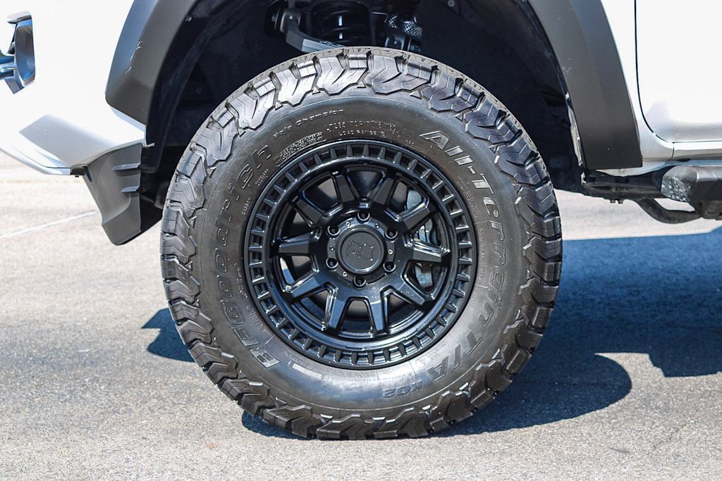 Thumbnail: 2020 Toyota Tacoma - 21