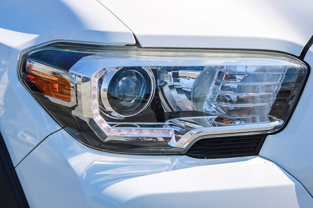 Thumbnail: 2020 Toyota Tacoma - 18