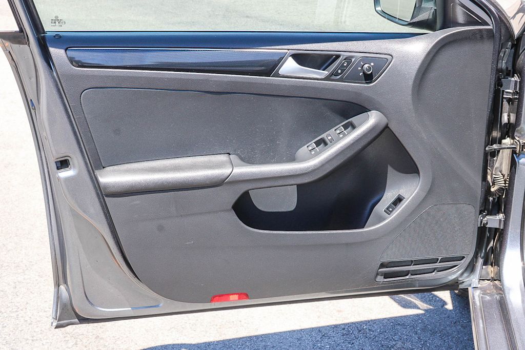 Thumbnail: 2015 Volkswagen Jetta - 25