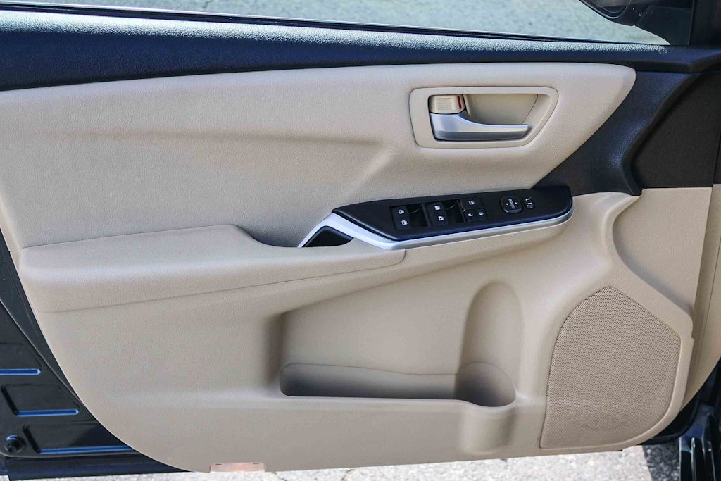 Thumbnail: 2015 Toyota Camry - 24