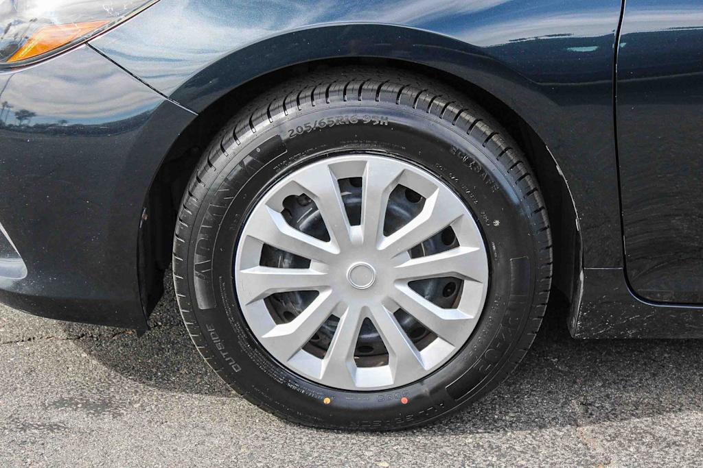 Thumbnail: 2015 Toyota Camry - 21