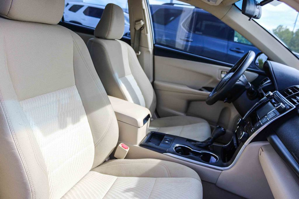 Thumbnail: 2015 Toyota Camry - 10