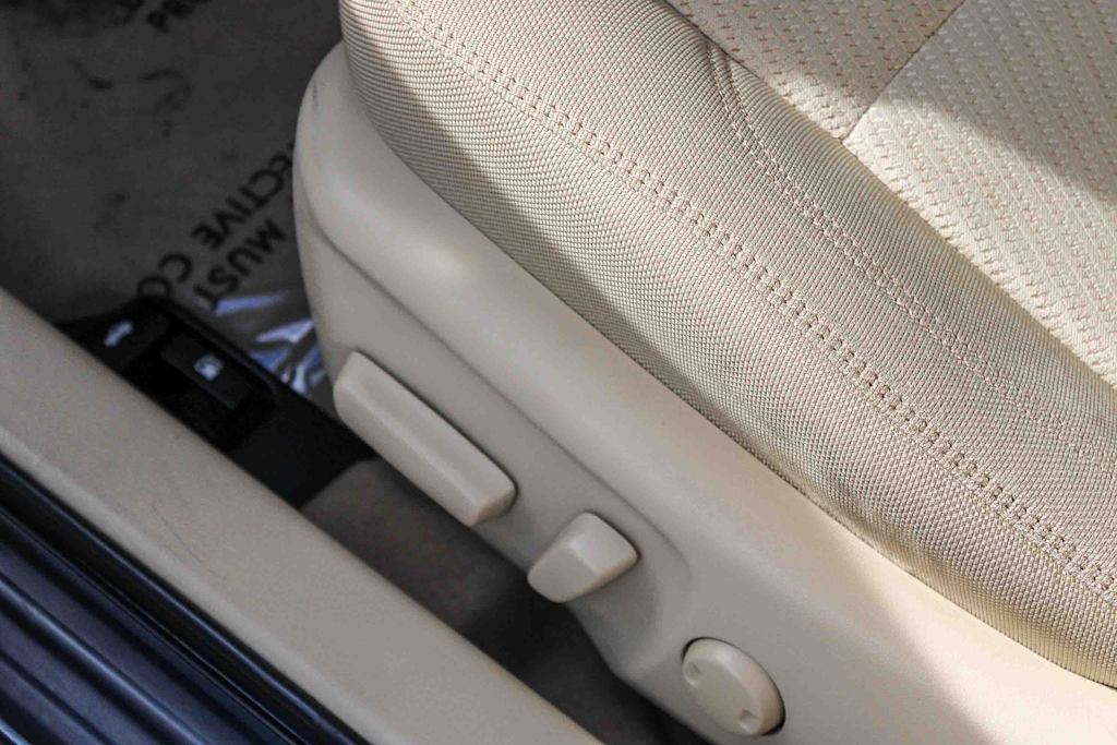 Thumbnail: 2015 Toyota Camry - 25