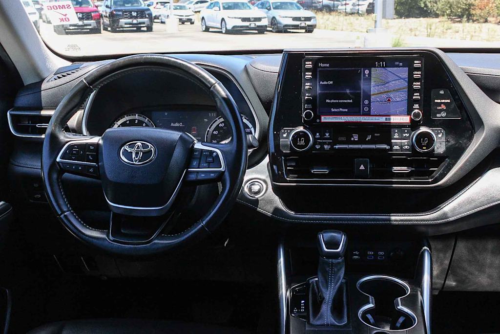 Thumbnail: 2022 Toyota Highlander - 8