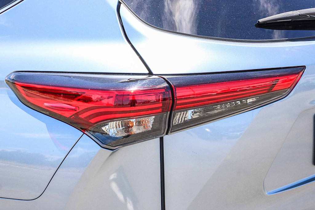 Thumbnail: 2022 Toyota Highlander - 21