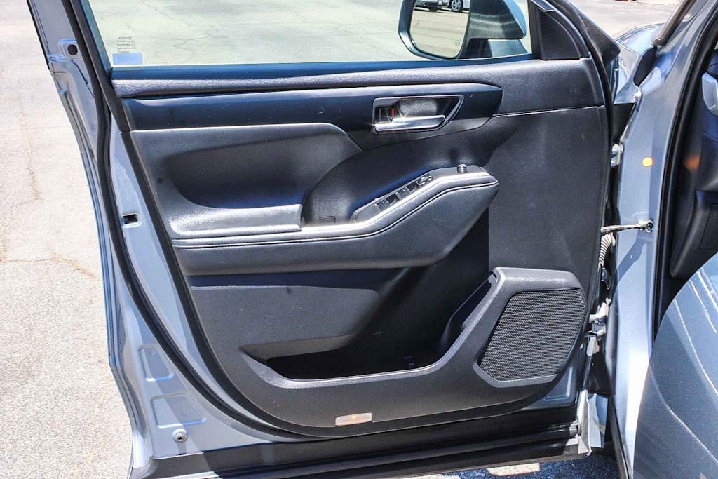 Thumbnail: 2022 Toyota Highlander - 25