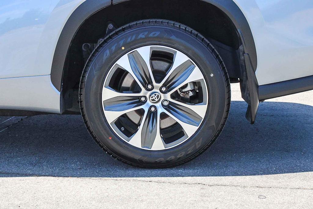 Thumbnail: 2022 Toyota Highlander - 6