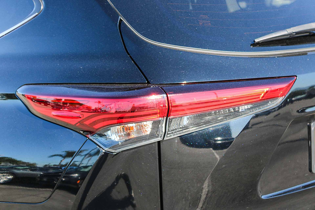 Thumbnail: 2023 Toyota Highlander - 22