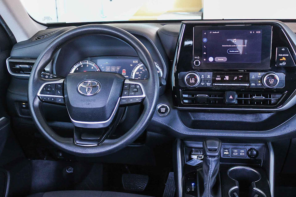 Thumbnail: 2023 Toyota Highlander - 9