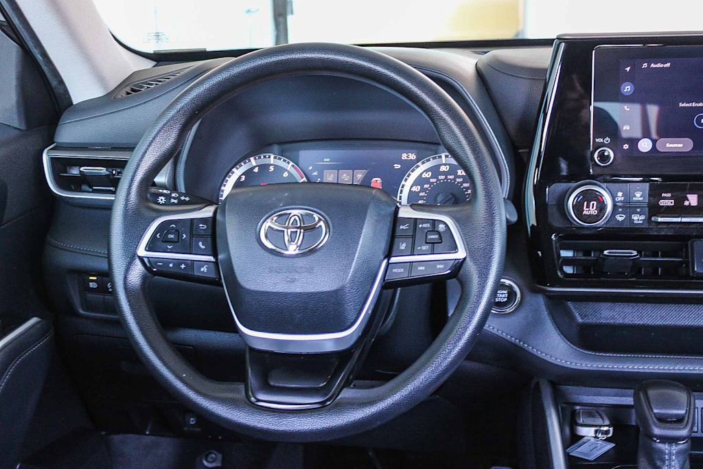 Thumbnail: 2023 Toyota Highlander - 13