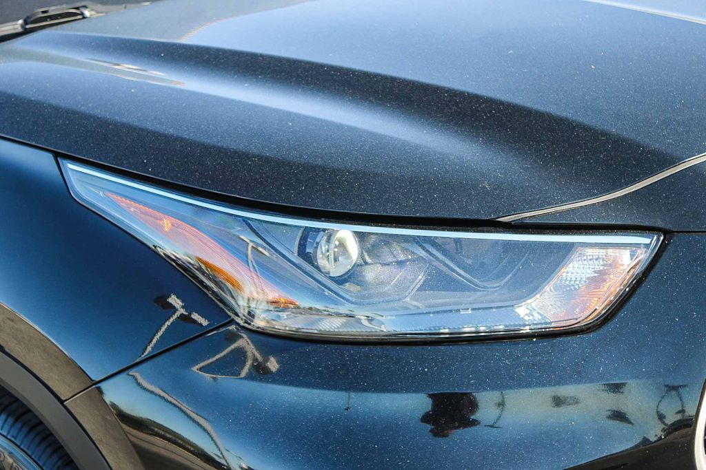 Thumbnail: 2023 Toyota Highlander - 20