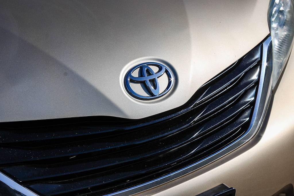 Thumbnail: 2013 Toyota Sienna - 5