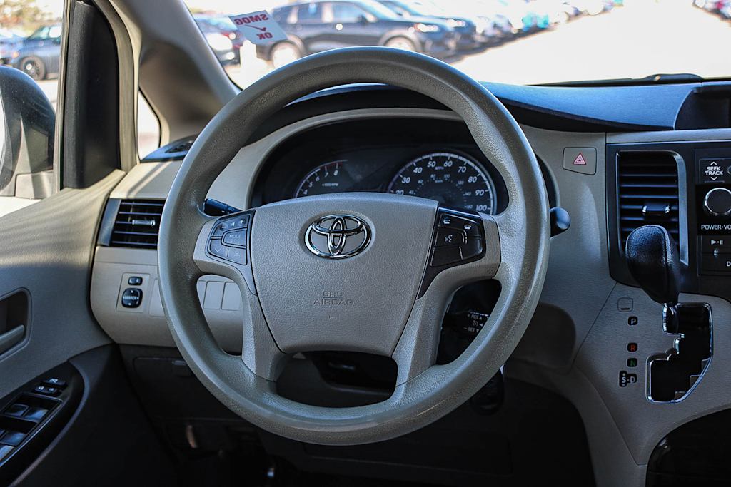 Thumbnail: 2013 Toyota Sienna - 12