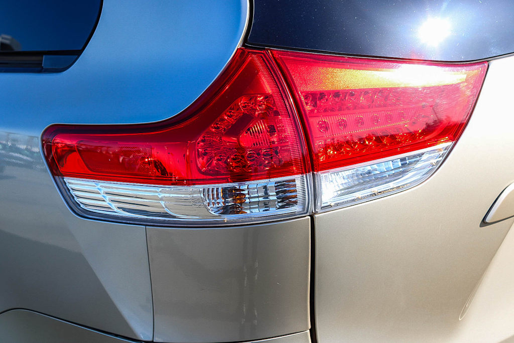 Thumbnail: 2013 Toyota Sienna - 20