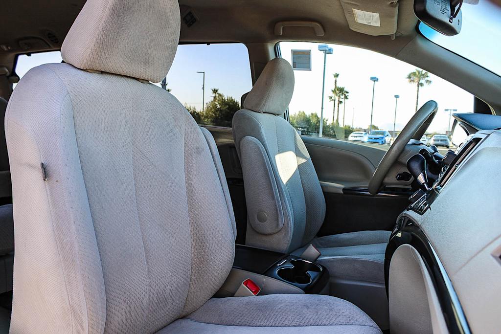 Thumbnail: 2013 Toyota Sienna - 9