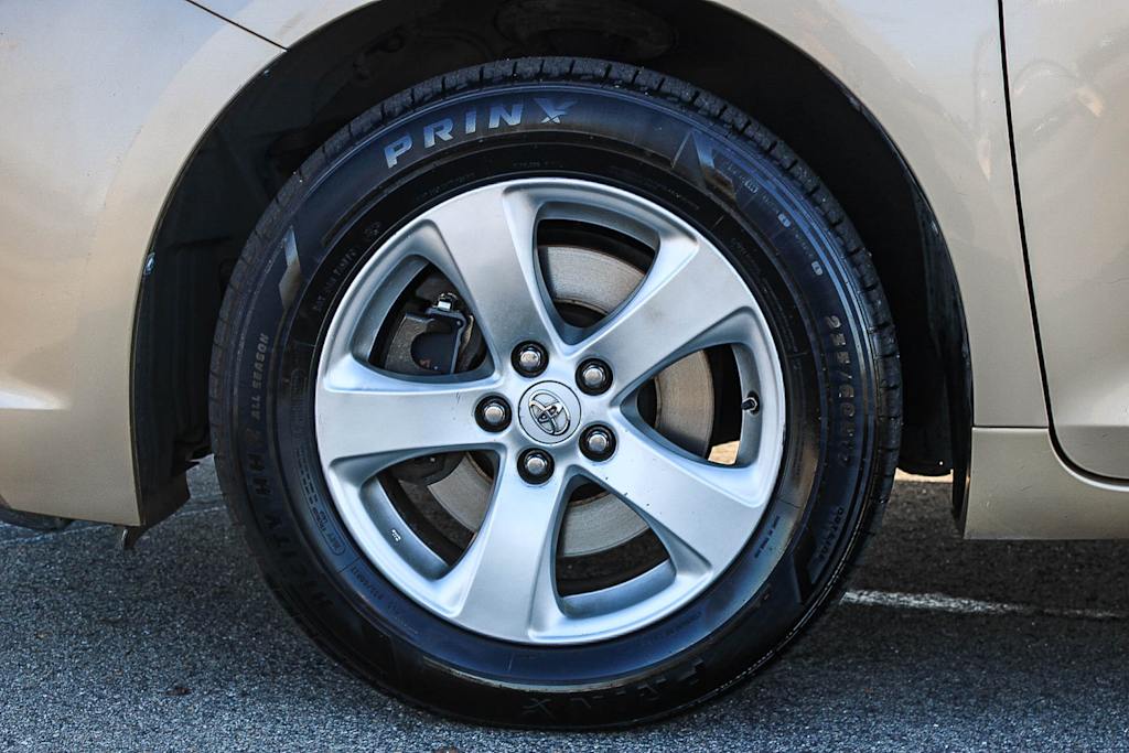 Thumbnail: 2013 Toyota Sienna - 21