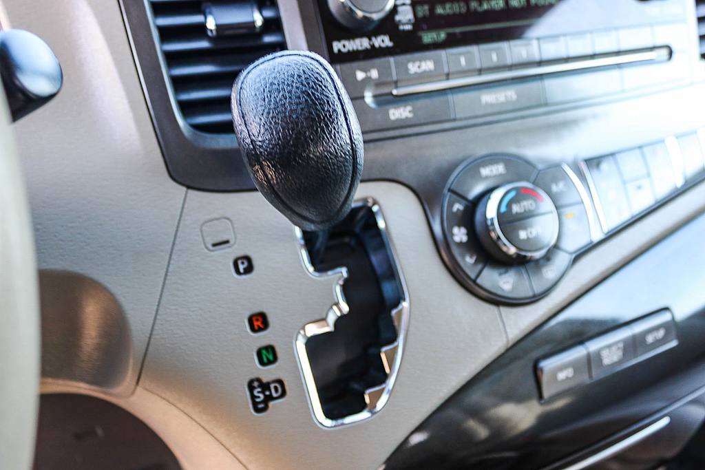 Thumbnail: 2013 Toyota Sienna - 24