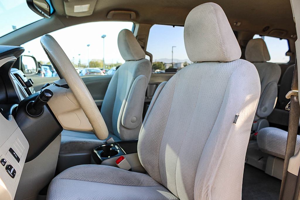 Thumbnail: 2013 Toyota Sienna - 10