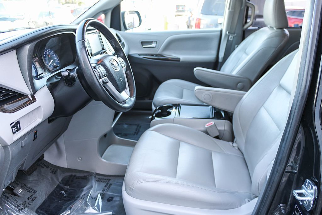 2020 Toyota Sienna XLE 11