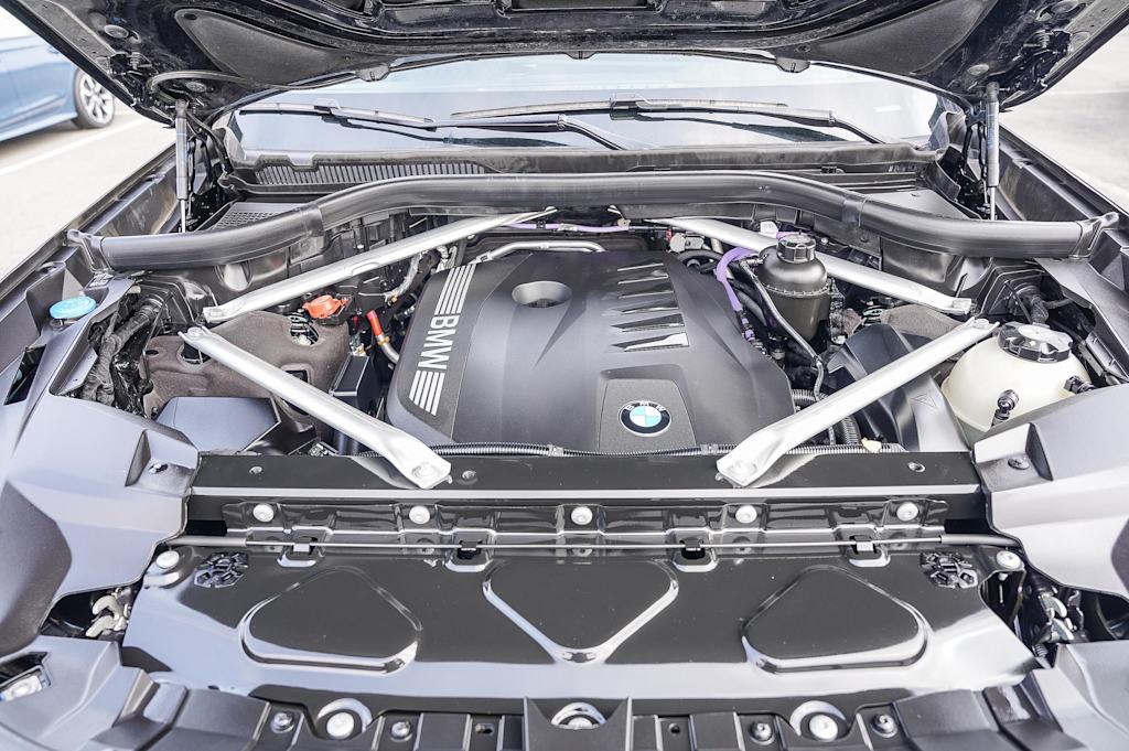 2023 BMW X7 xDrive40i 8