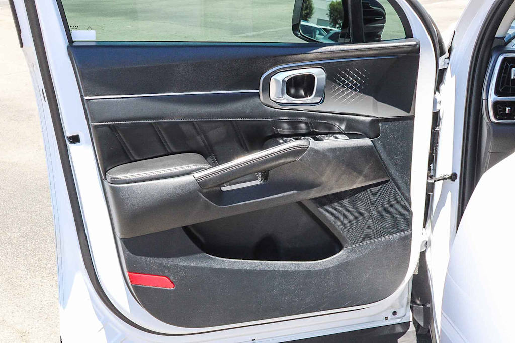 Thumbnail: 2023 Kia Sorento - 24