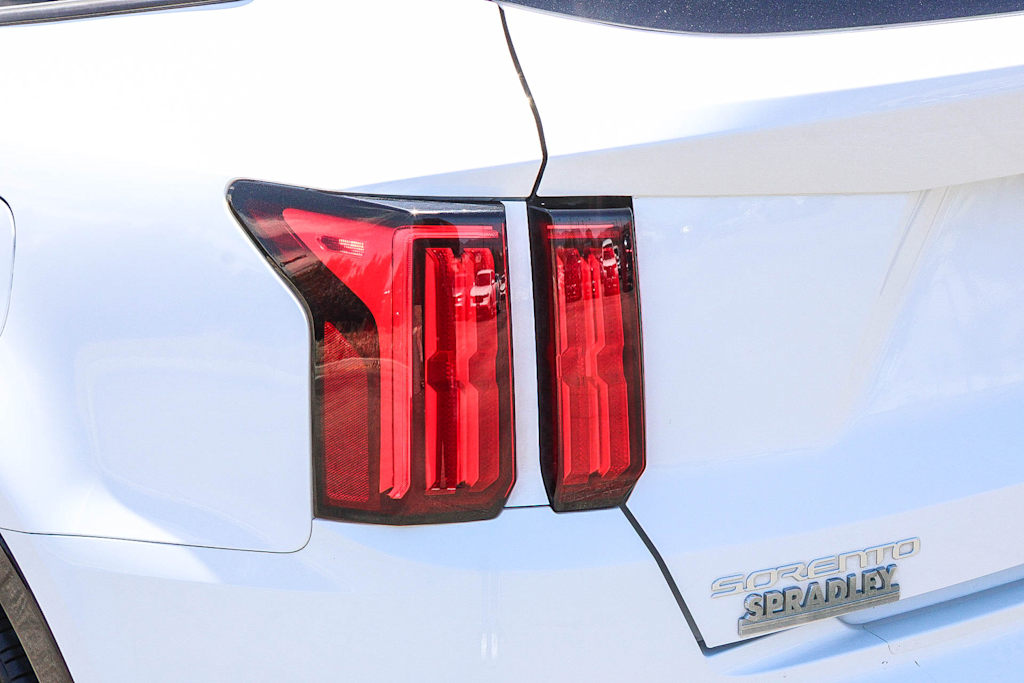 Thumbnail: 2023 Kia Sorento - 20
