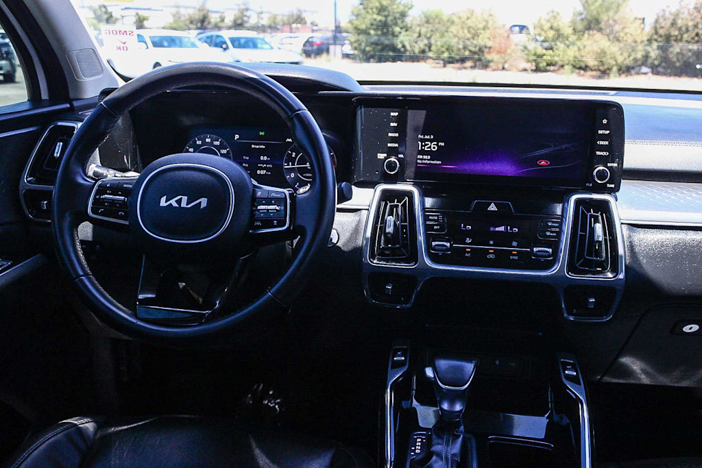 Thumbnail: 2023 Kia Sorento - 8