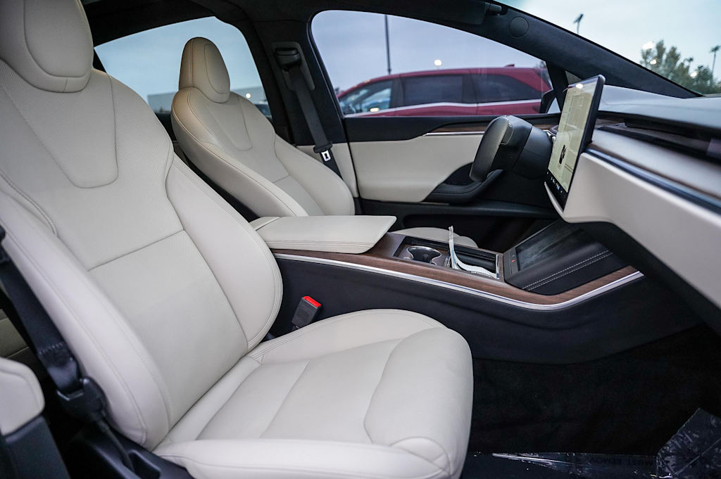2022 Tesla Model X Standard Range 7