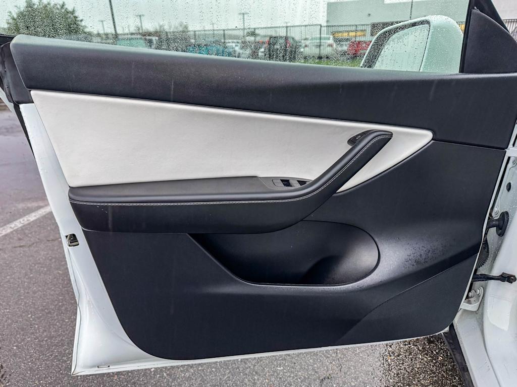 Thumbnail: 2022 Tesla Model Y - 24