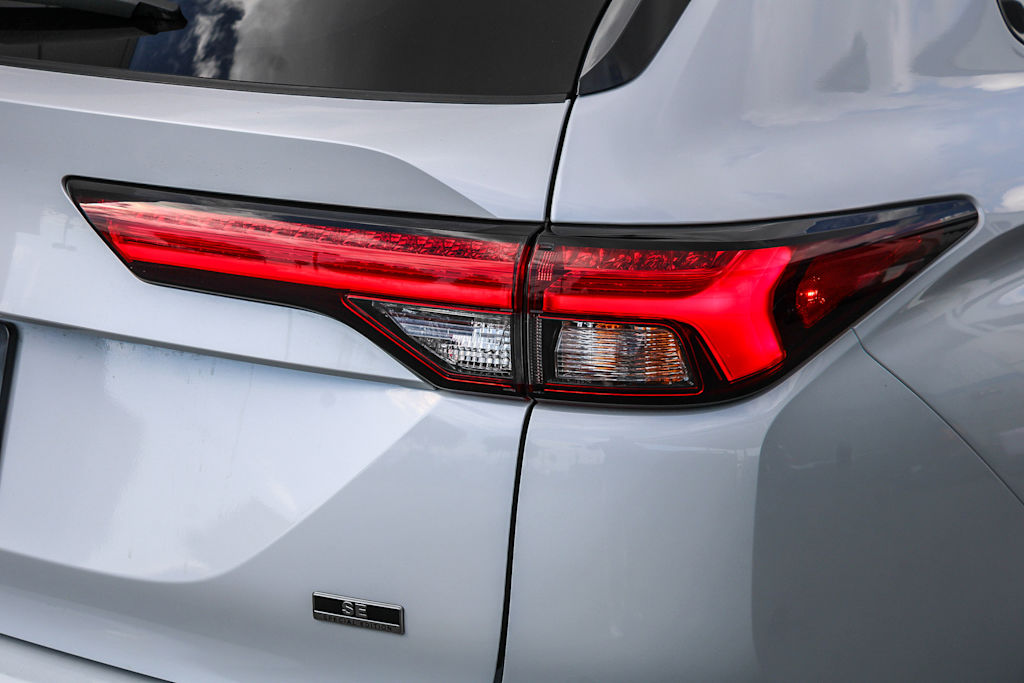 2023 Mitsubishi Outlander SE 22