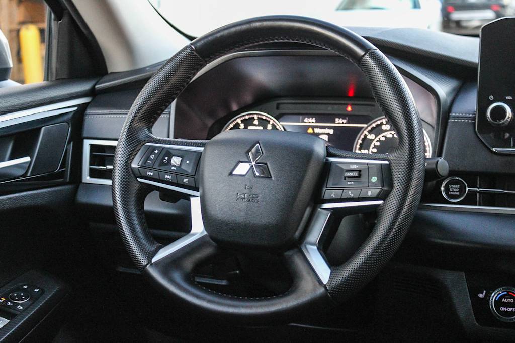 2023 Mitsubishi Outlander SE 9