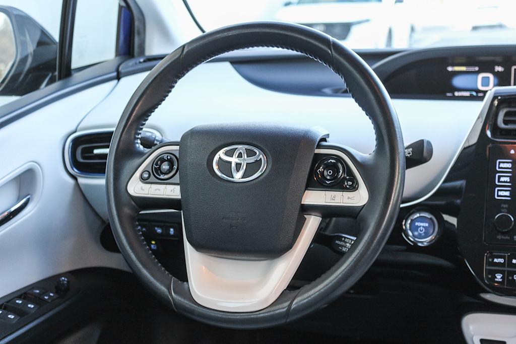 2017 Toyota Prius Three Touring 9