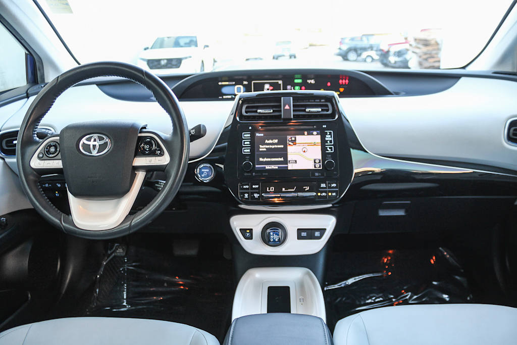 2017 Toyota Prius Three Touring 2