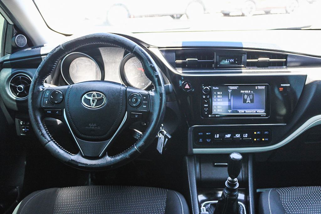 Thumbnail: 2017 Toyota Corolla iM - 8
