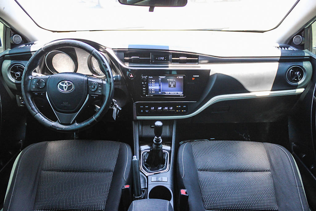 Thumbnail: 2017 Toyota Corolla iM - 2