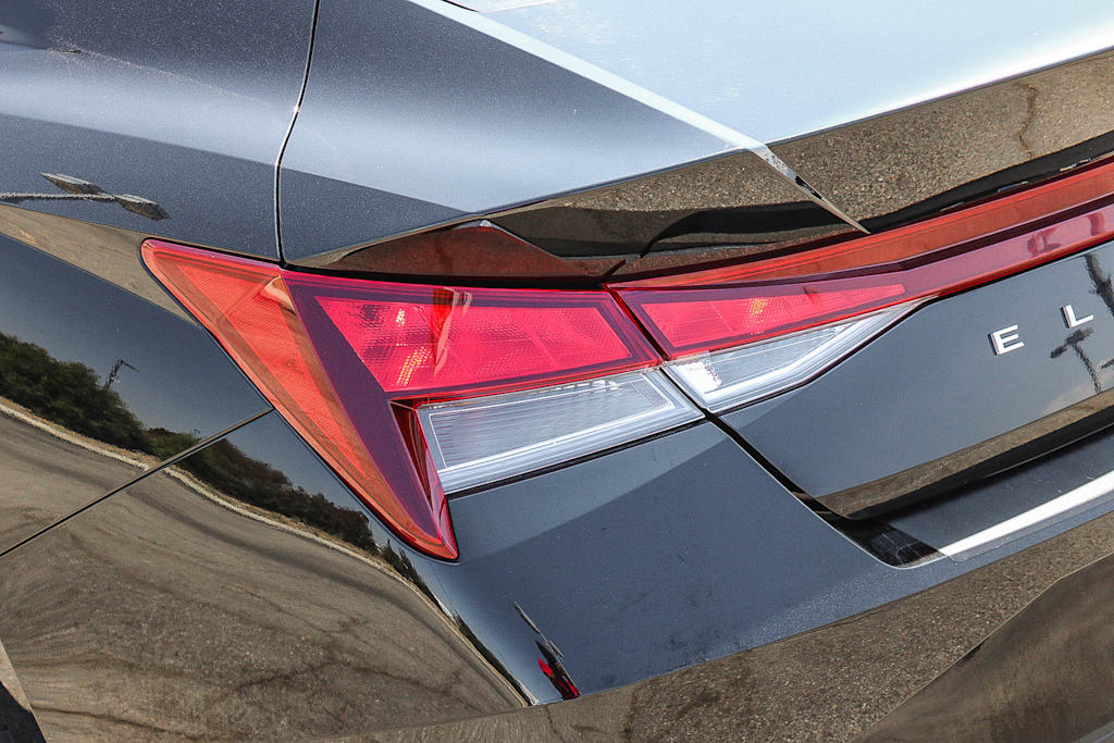 Thumbnail: 2022 Hyundai Elantra - 22