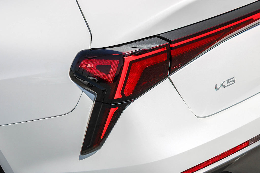 Thumbnail: 2025 Kia K5 - 19